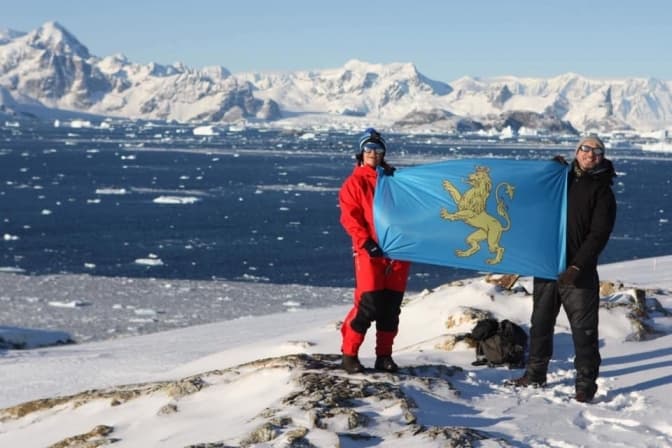 В Антарктиді розгорнули прапор Львівщини. Фото