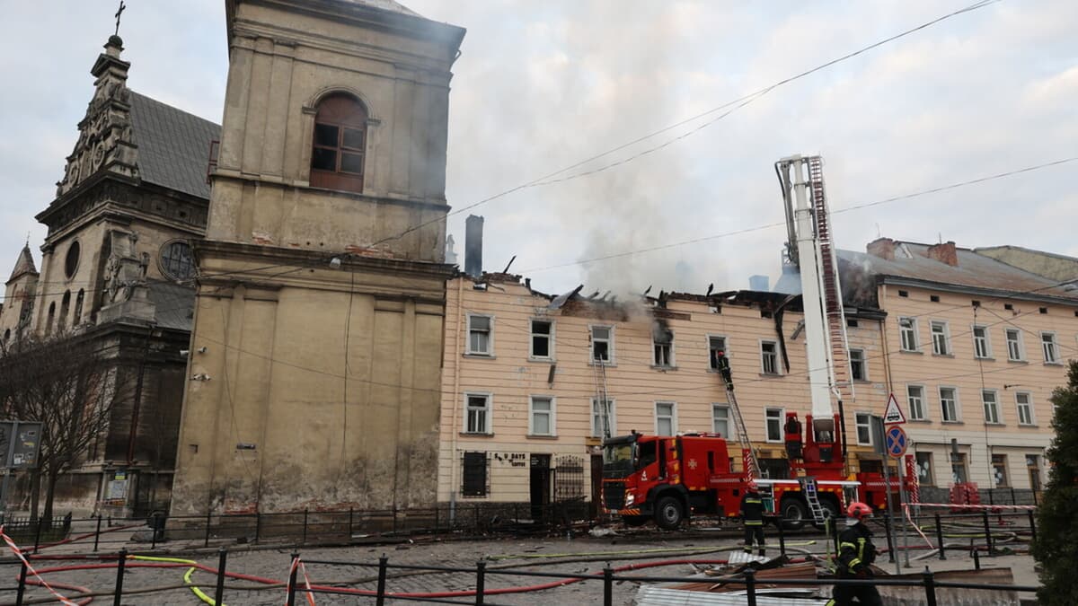 Мешканці 7 квартир вже повернулися, ще 4 сім'ї чекають: яка ситуація з відновленням будинку на Соборній у Львові
