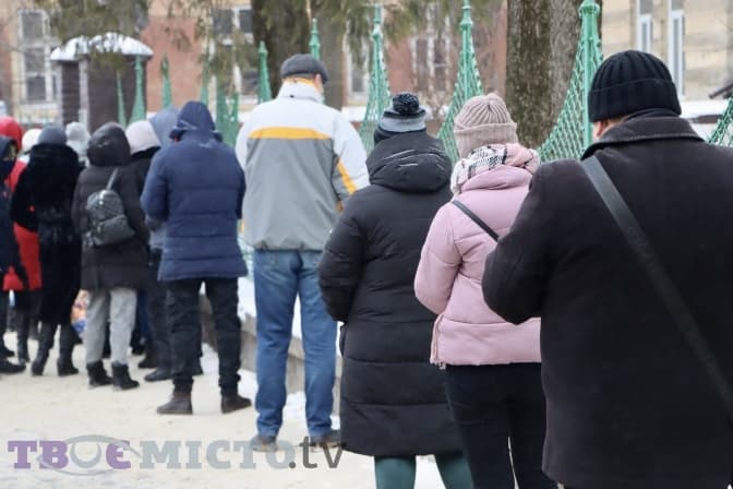 У Львові утворилися довгі черги на ПЛР-тест. Фото