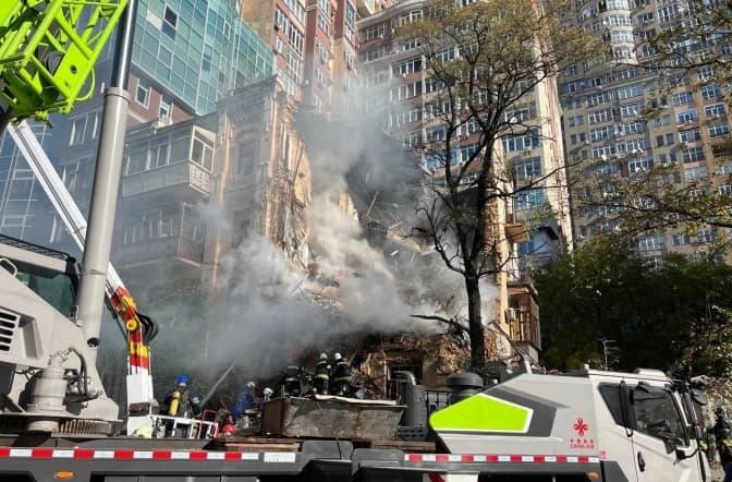 В Києві проведуть аукціон, щоб зібрати кошти на відновлення пошкодженого дроном будинку на Жилянській