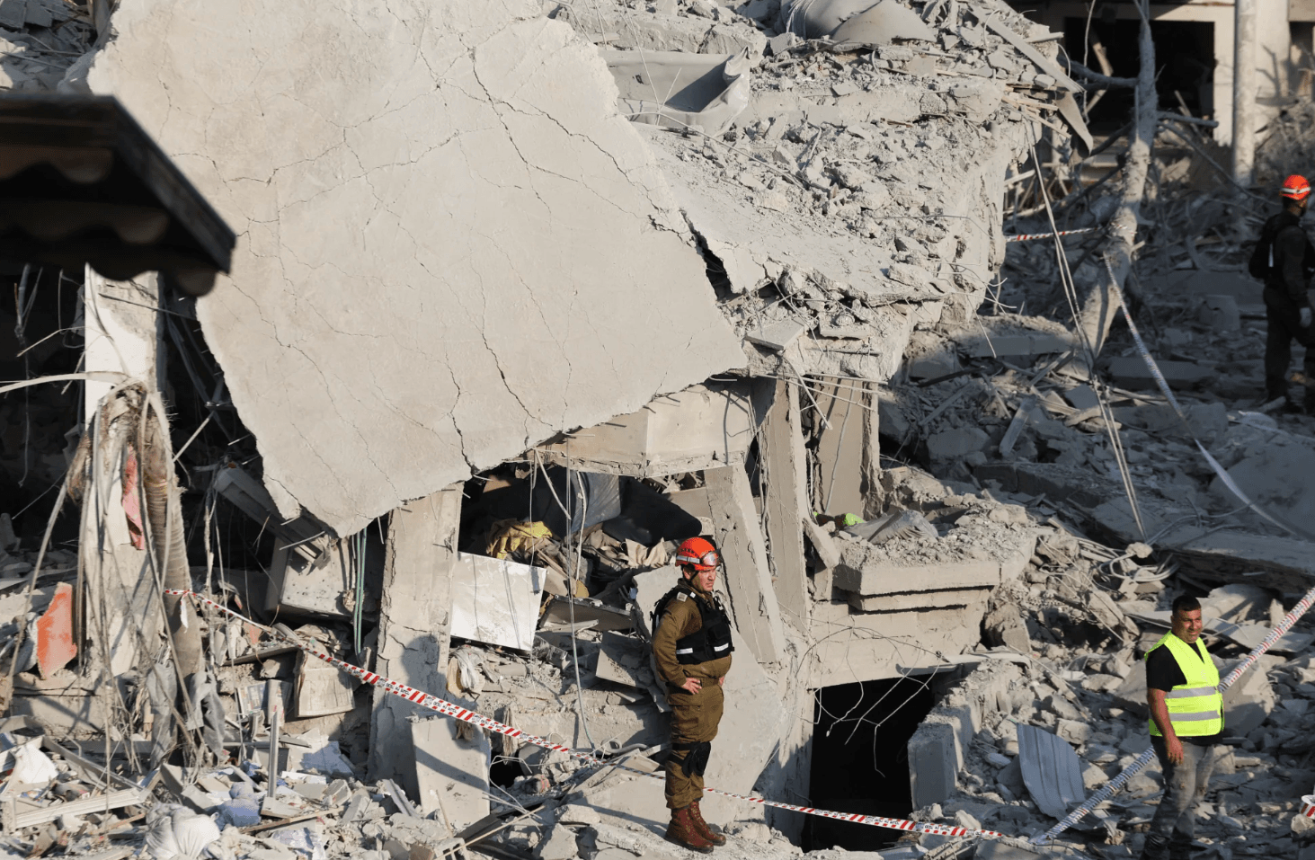 Наслідки іранської атаки у Рішон-ле-Ціоні, Ізраїль / Фото: REUTERS / Ronen Zvulun