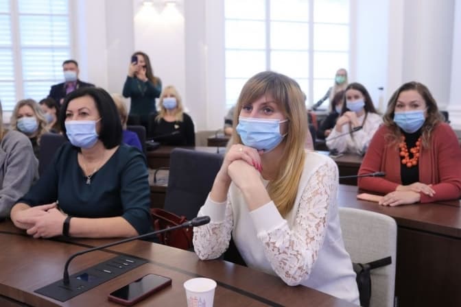 100 найкращих педагогів Львова отримали по 25 тисяч гривень. Список переможців