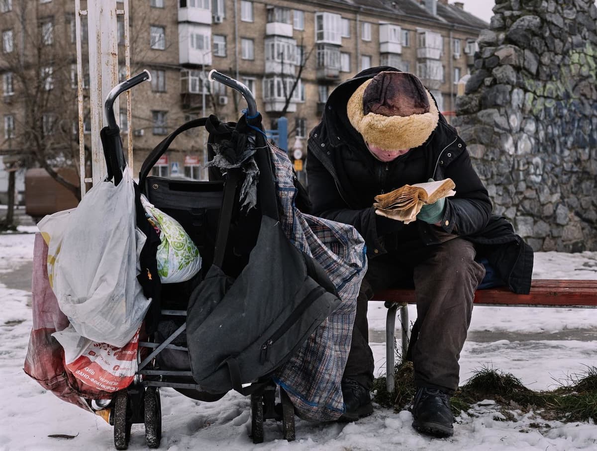 У Львові просять приносити теплий одяг і взуття для бездомних