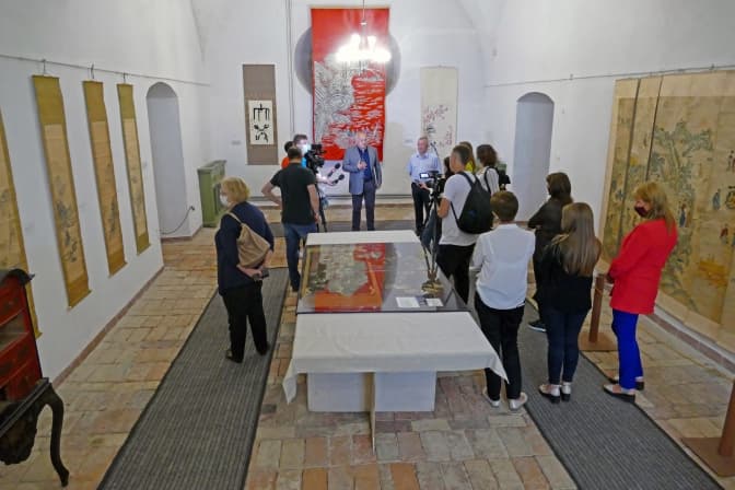 У Золочівському замку відкрили виставку китайських сувоїв