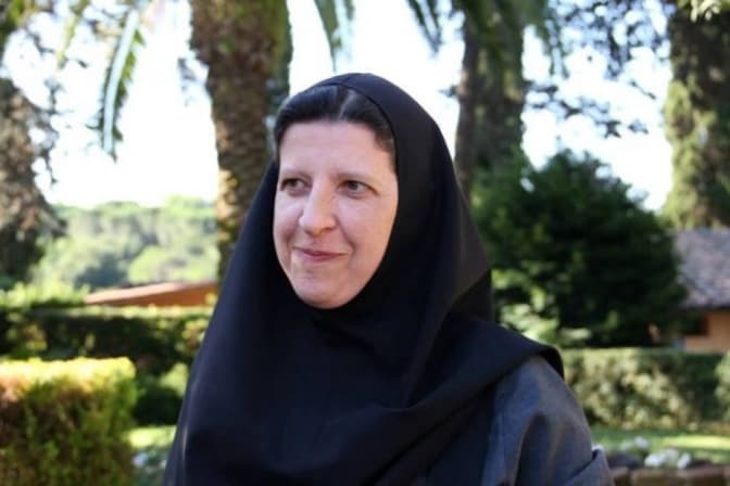 Львів'ян просять допомогти монахині, яка бореться з онкологією