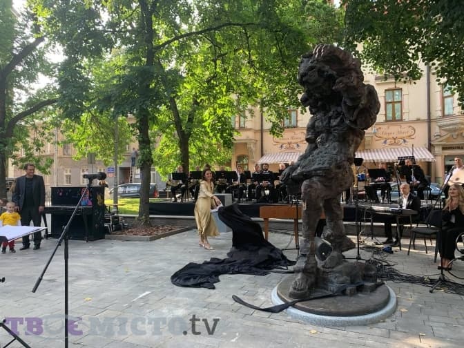 Кредит на 14 млн євро і знесення скульптури Моцарта. Що сьогодні розглядатимуть депутати ЛМР. Оновлено