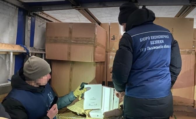 Стали відомі результати обшуків на Львівській митниці