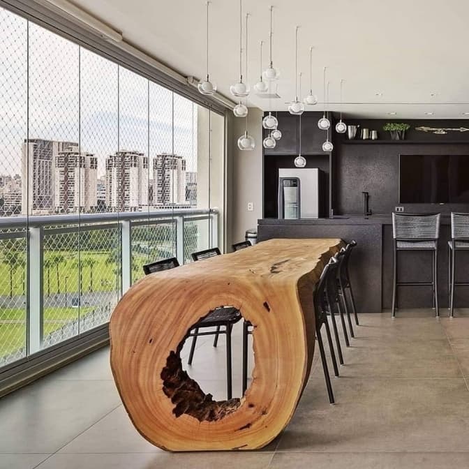 Підприємці у Львові хочуть із повалених після буревію дерев робити меблі