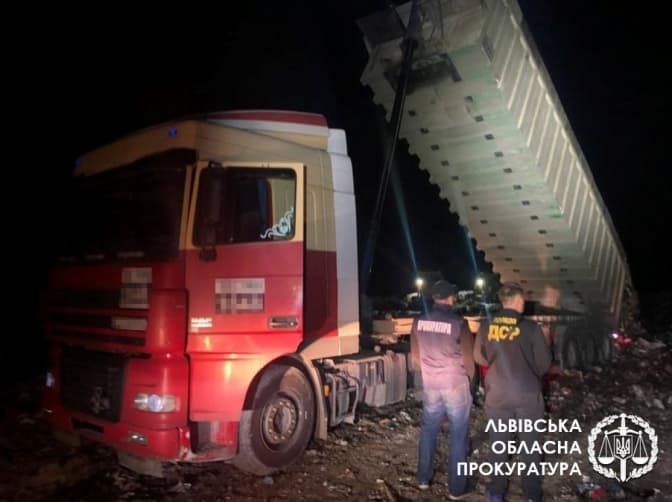 Прокуратура заявила про сміттєві махінації у Львові на понад 2 млн грн
