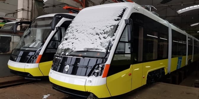 Львову передали третій п’ятисекційний трамвай «Електрон»