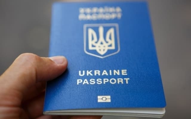 В Україні відновили видачу біометричних паспортів