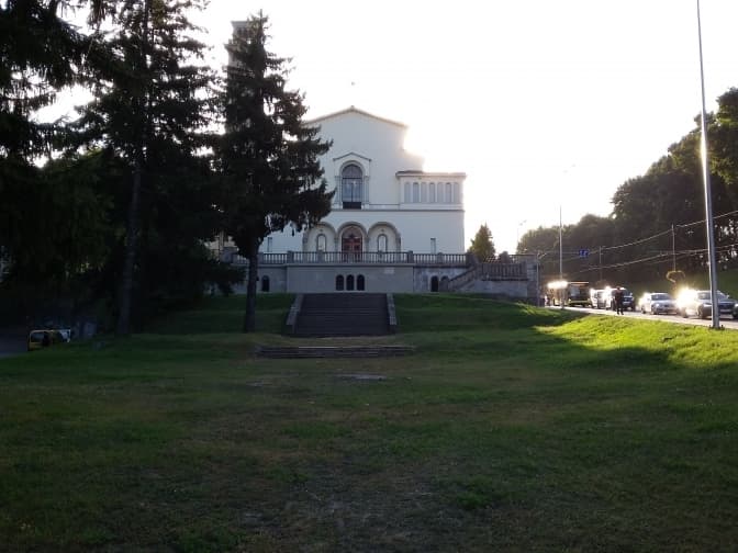 Громадський простір біля церкви Покрови у Львові облаштують за 1,4 млн грн