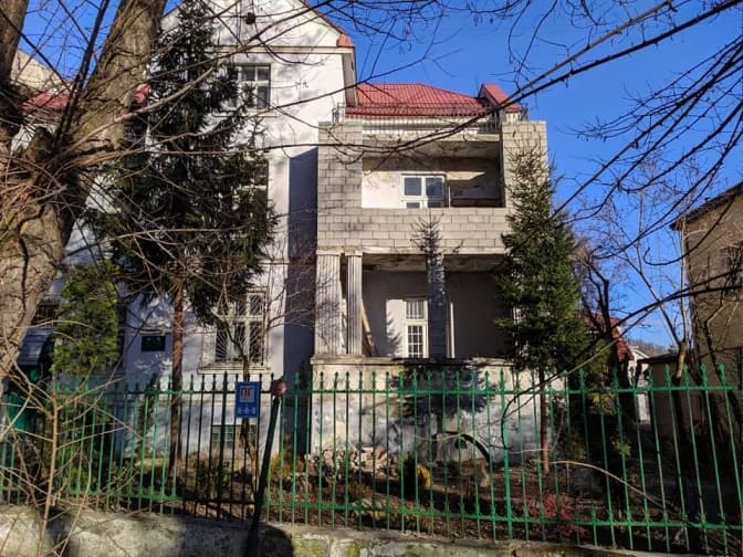Львівський лісотех можуть оштрафувати за добудову на віллі ХХ століття. Фото