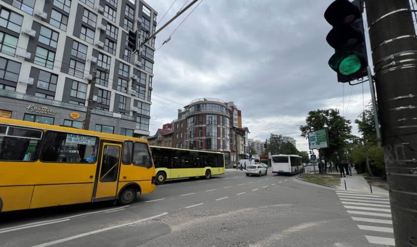 На ще одному з перехресть у Львові запрацював світлофор з «розумним» керуванням