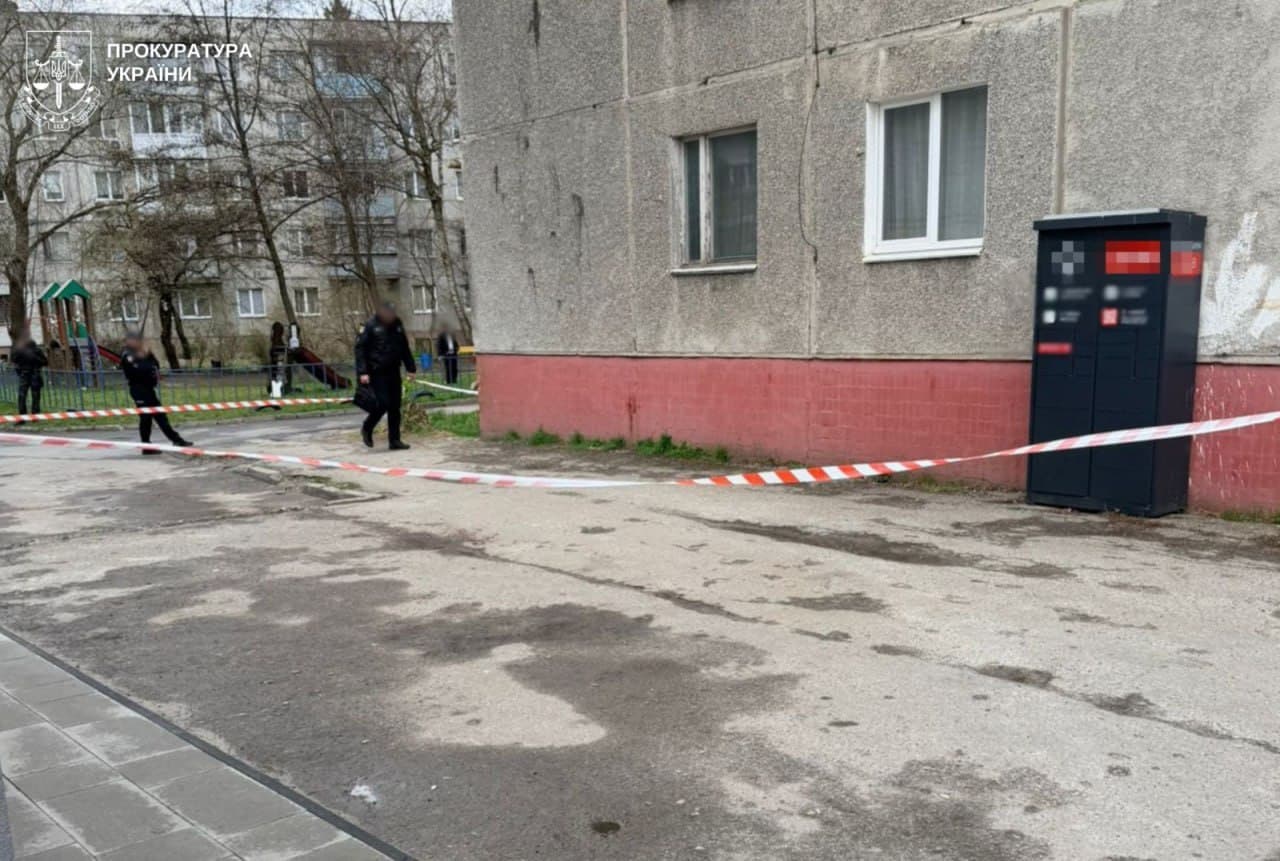Фото: місце нападу на працівника ТЦК у Львові 2 квітня/ Львівська обласна прокуратура