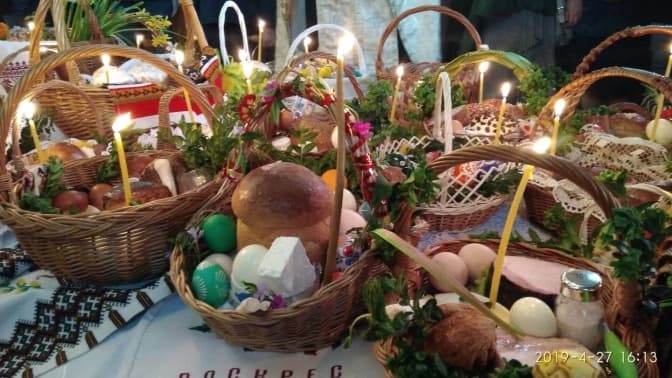 Як у Львові святкуватимуть Великдень та причина смерті провакцинованого чоловіка. Головне за добу