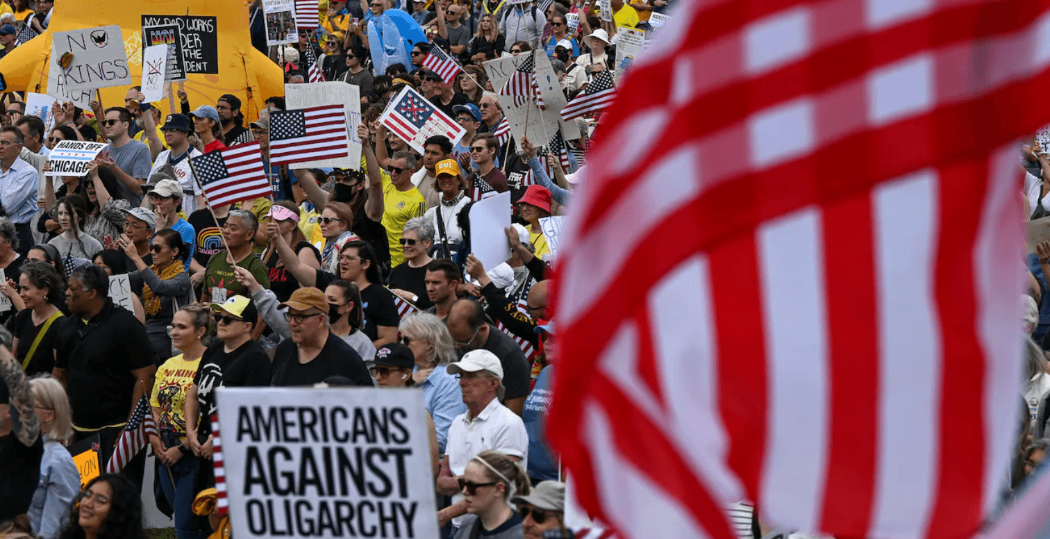 Фото з протесту в Чикаго проти політики Дональда Трампа / The Washington Post