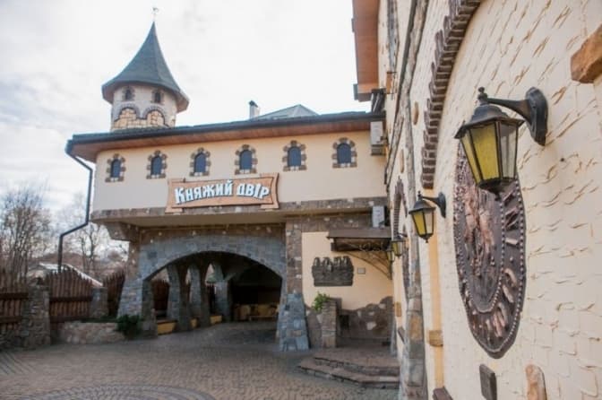 У Львові зросла кількість отруєних у ресторані «Княжий Двір»