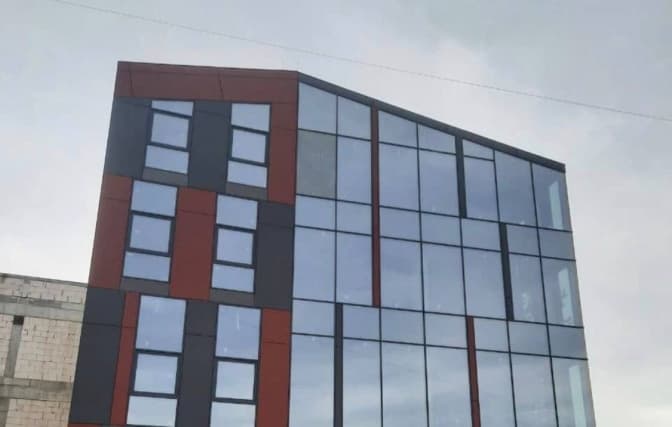 Суд зобов'язав забудовника знести незаконний поверх торгового центру на вулиці Промисловій