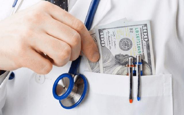 Скільки заробляють акушери та гінекологи у Львові. Інфографіка