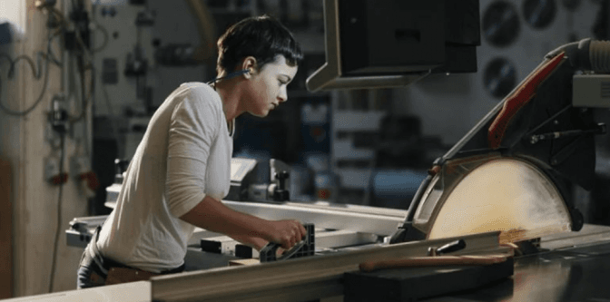 На Львівщині жінки можуть стати верстатницями деревообробних верстатів і не тільки. Як долучитись