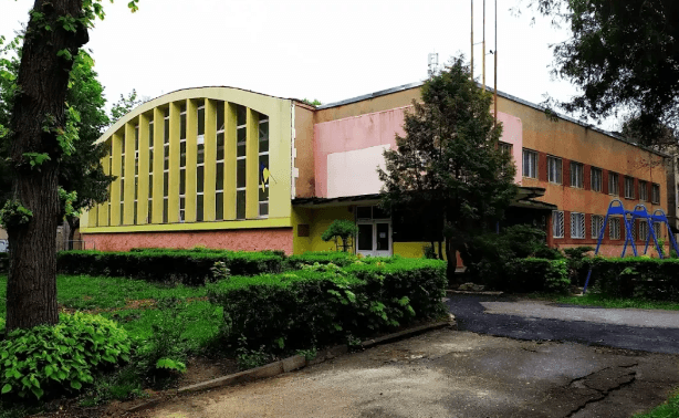 Львівська обласна дитячо-юнацька спортивна школа на вулиці Уласа Самчука у Львові