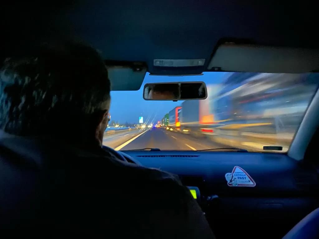 Як це – жити тиждень у вантажівці. Репортаж із заблокованого кордону