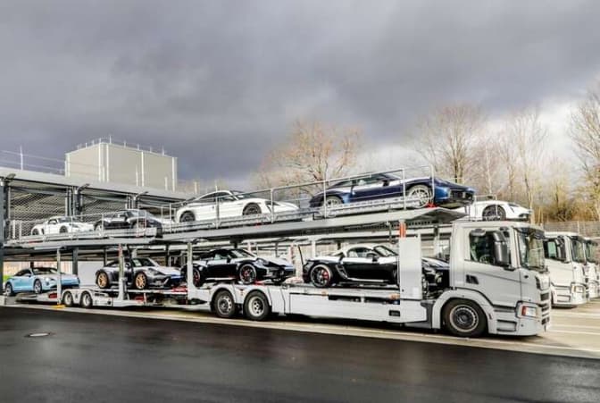 Без літаків, смартфонів і авто. Які відомі компанії йдуть з російського ринку через війну в Україні