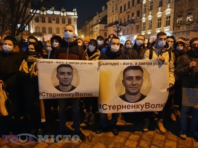 У Львові на площі Ринок сотні людей протестують проти ув'язнення Стерненка