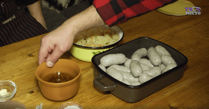 Різдвяні смаколики. Рецепт білої ковбаси від Львівського кулінарного клубу. Відео