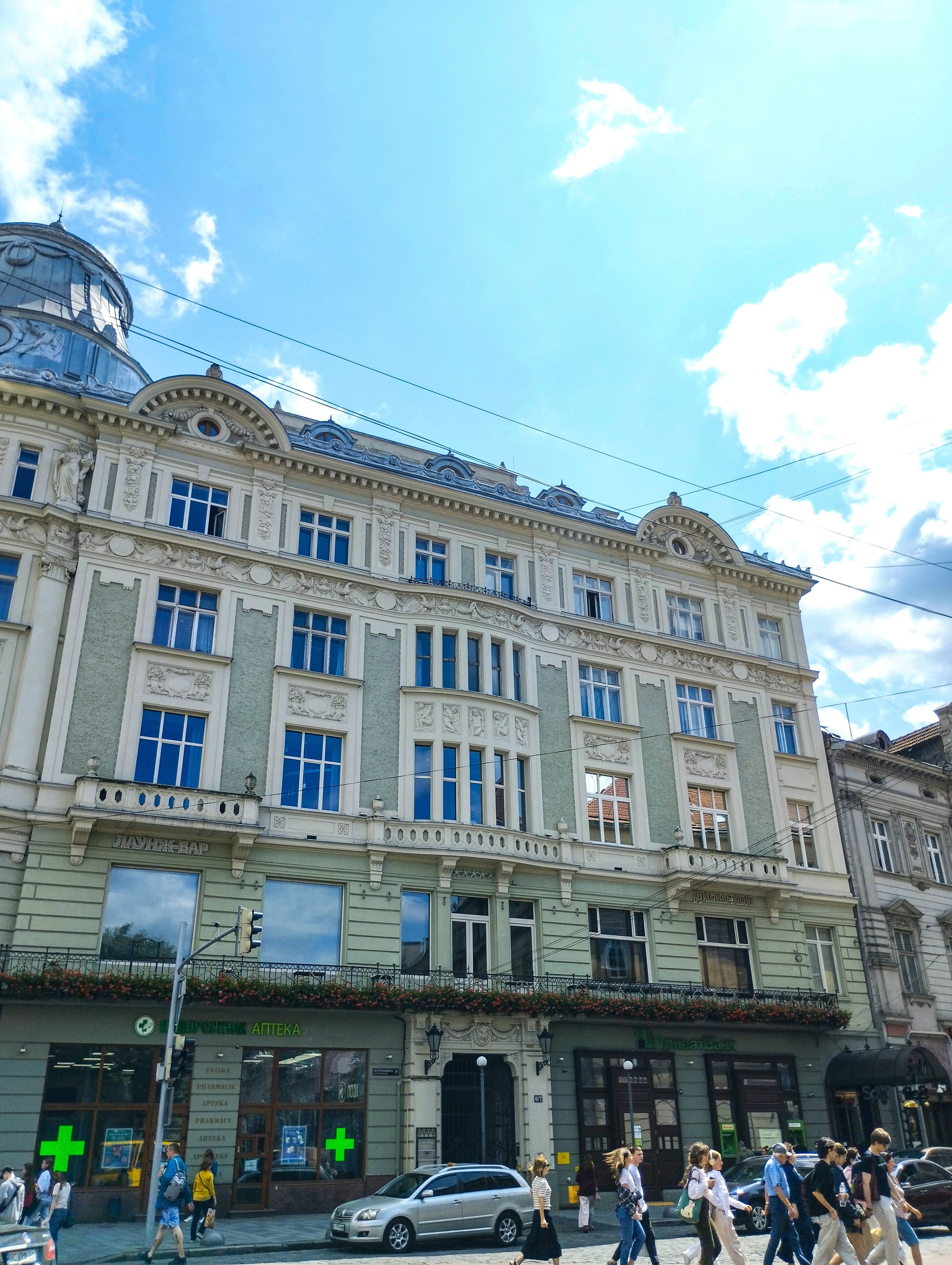 Старе фото кінотеатру Лесі Українки на пл.Міцкевича