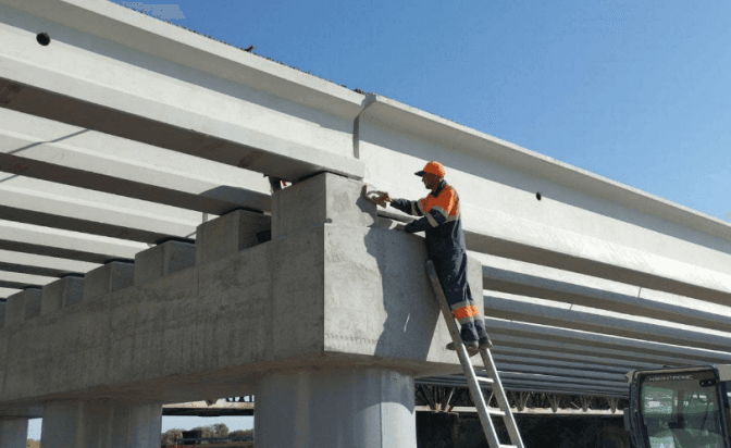 На Львівщині будують новий міст через річку Західний Буг