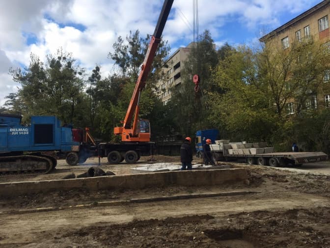 На місці скандального будівництва «Політехніки» з’явилася техніка. Фото