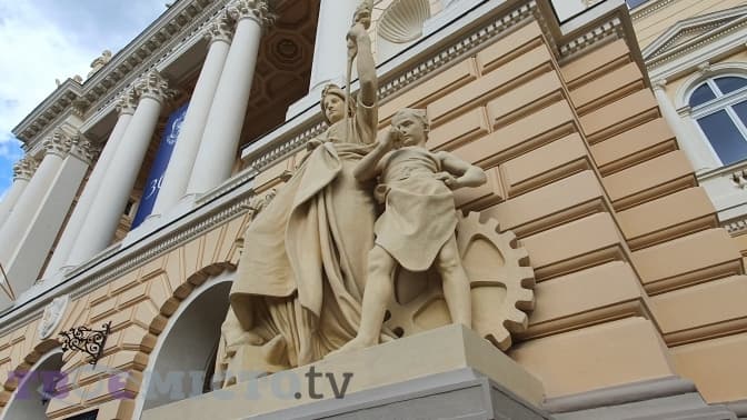 У Львові оновили фасад Франкового університету. Фото