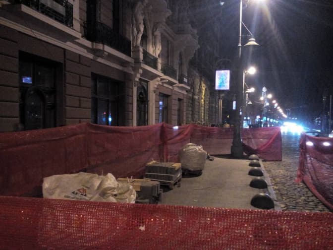 У ЛМР заявляють, що парковки біля «Гранд Готелю» не буде