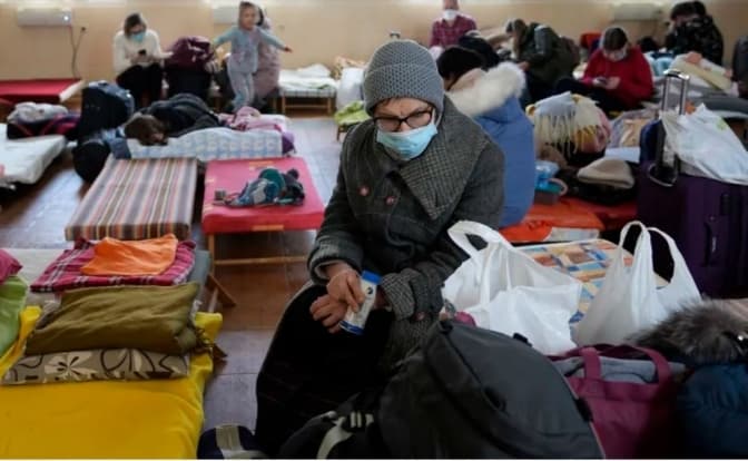 Гуманітарка має стати на рейки. Як і хто координує допомогу на Львівщині