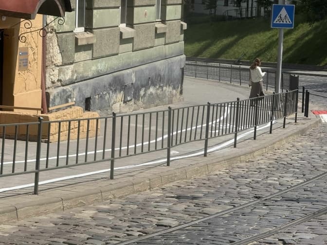 У центрі Львова з’єднали доріжку на Коперника з велосмугами на Бандери