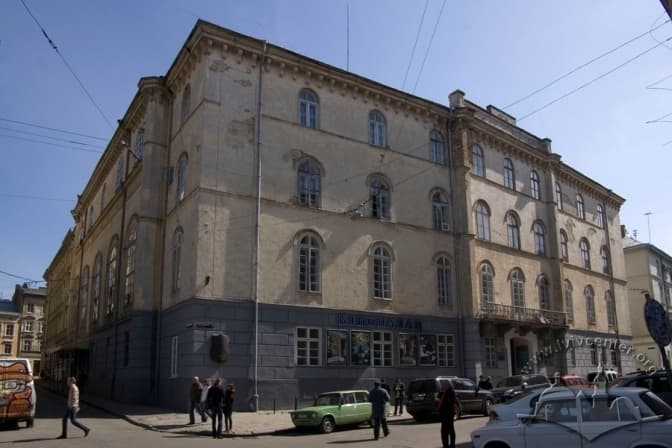 У Міноборони кажуть, що львівський будинок офіцерів не продають