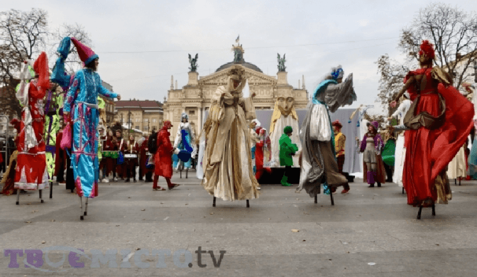 Казино у Львові і карнавал просто неба. Головне за добу
