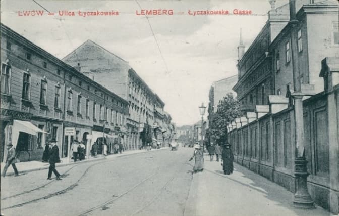 Екскурсії Львовом. Тут був «Кастелярі», а поруч – монастир Кларисок