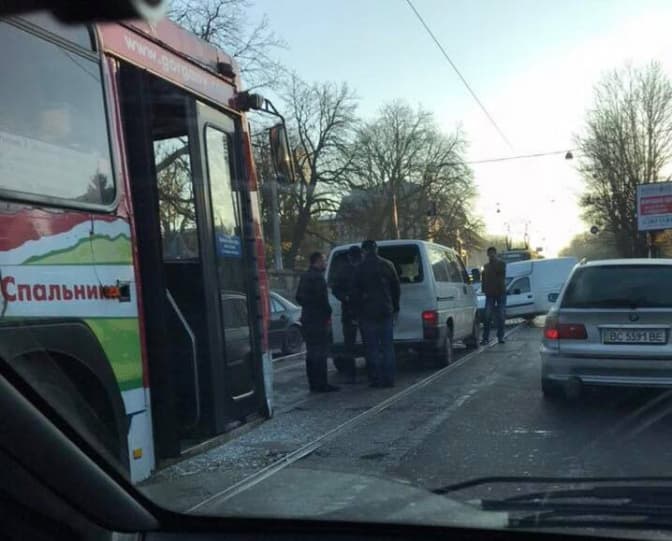 Ситуація на дорогах Львова: ДТП на вул. Шевченка