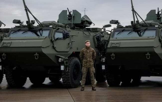 Україна отримала від Латвії 21 бронетранспортер Patria