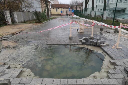 Ситуація на дорогах Львова: на вул. Цетнерівка прорив води