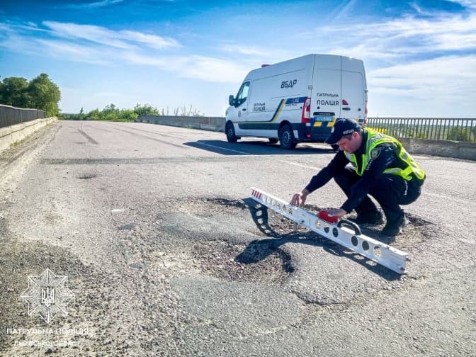 На Львівщині завершили обстеження доріг. Які недоліки виявили