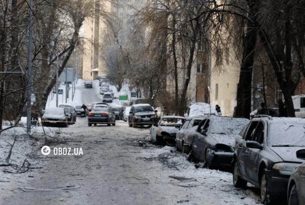 У Солом’янському районі Києва через падіння уламків шахеда вибило вікна у житловому будинку, розгорнуто Штаб допомоги постраждалим