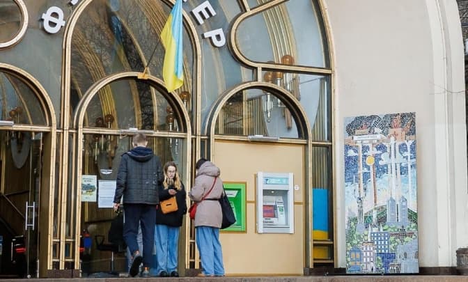 У Києві біля фунікулера встановили панно з мозаїки, присвячене силам ППО