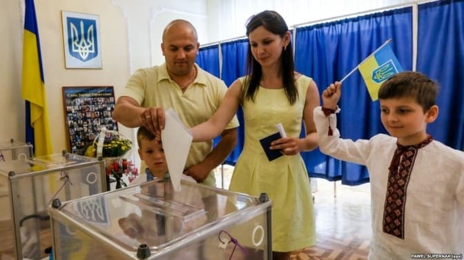 Голосування на президентських виборах у посольстві України в Польщі. Варшава, 25 травня 2014 року. Фото : Радіо Свобода