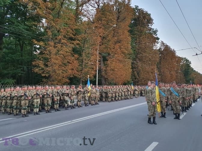 У Львові провели репетицію військового маршу до Дня Прапора. Фото, відео