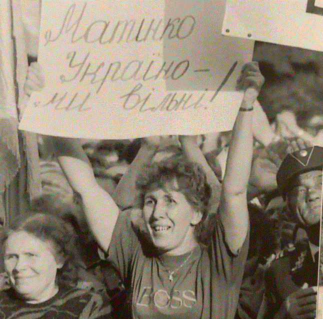 Як у Львові вперше підняли синьо-жовтий прапор та харчування стане безкоштовним для всіх школярів. Підсумки доби