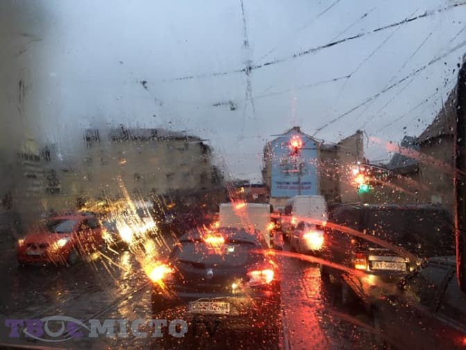 У центрі Львова – затор із трамваїв. Фото